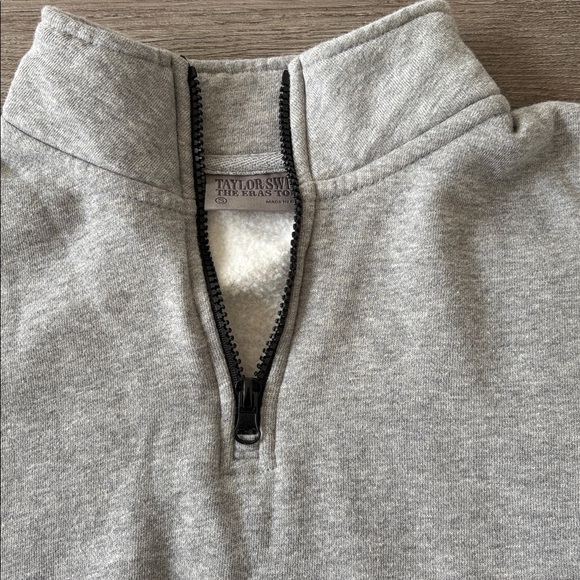 Taylor Swift The Eras Tour Graphic Gray Sweatshirt Size Small - Picture 4 of 7